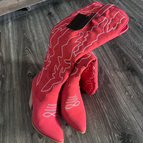 Red Western-Style Women's Boots - Picture 3 of 3